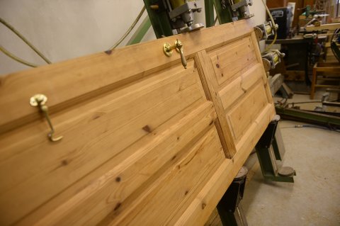 Reperation og limning af indvendig fyldningsdr for privat kunde